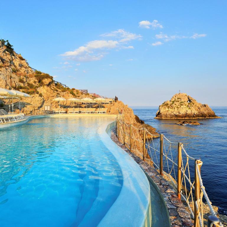 UNA HOTELS Capotaormina - Szicília tengerparti szállás